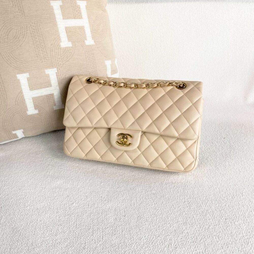 Chanel Women Pre-Loved Bag Very Good Condition - Picture 4 of 9